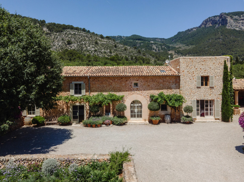 plush74 rental photo film production villa farmhouse mallorca00004