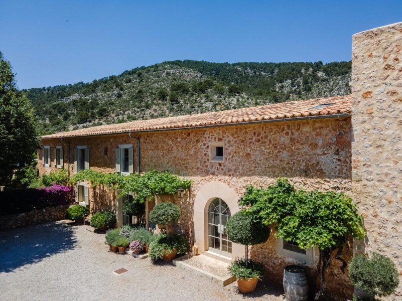 plush74 rental photo film production villa farmhouse mallorca00008