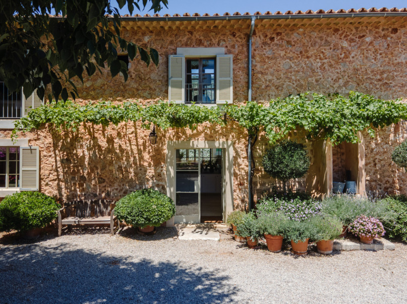 plush74 rental photo film production villa farmhouse mallorca00010