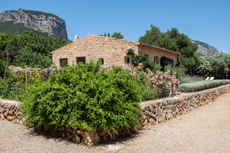 plush74 rental photo film production villa farmhouse mallorca00021