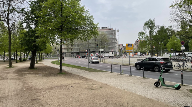 plush74 rental productions locaiton photo film germany berlin park street bench 345