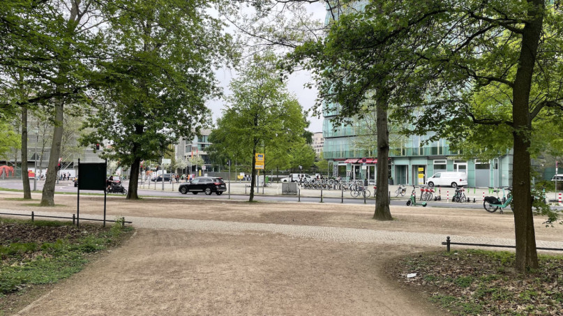 plush74 rental productions locaiton photo film germany berlin park street bench 348