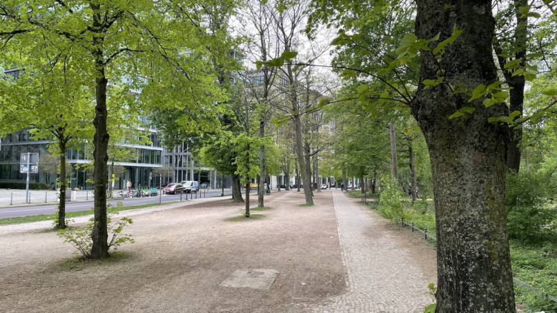 plush74 rental productions locaiton photo film germany berlin park street bench 354