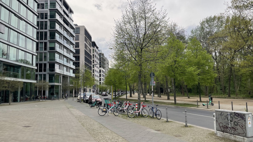 plush74 rental productions locaiton photo film germany berlin park street bench 356