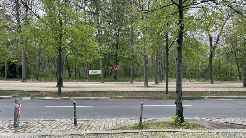 plush74 rental productions locaiton photo film germany berlin park street bench 360