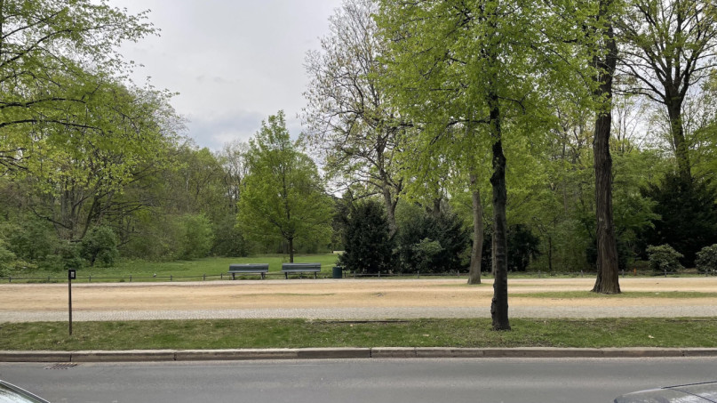 plush74 rental productions locaiton photo film germany berlin park street bench 365