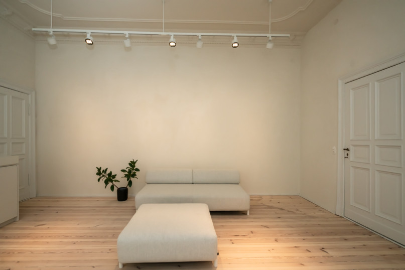 plush74 apartamento escandinavo loft berlin ubicación alquiler agencia de scouting blanco brillante event20