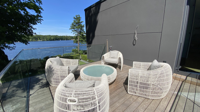 plush74 the sunlit lake house 101