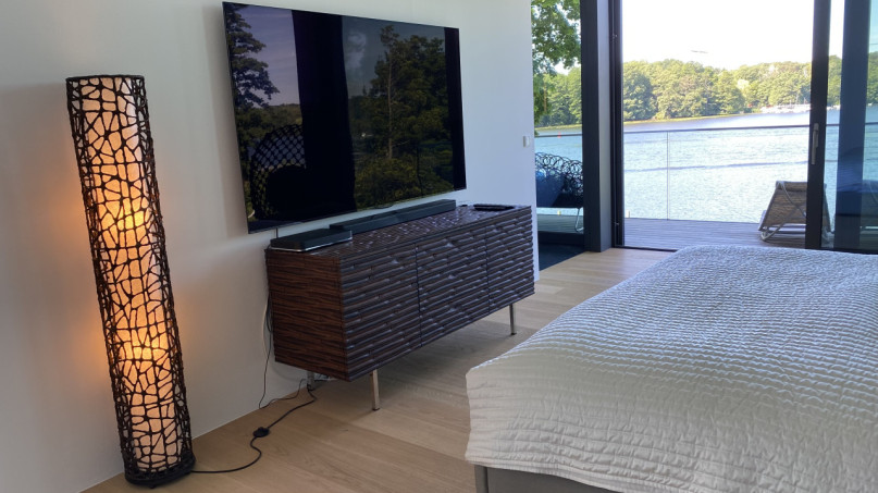 plush74 the sunlit lake house 76