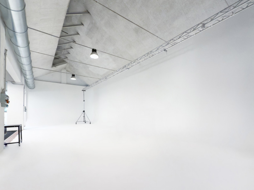 plush74 vibrant milan loft 19