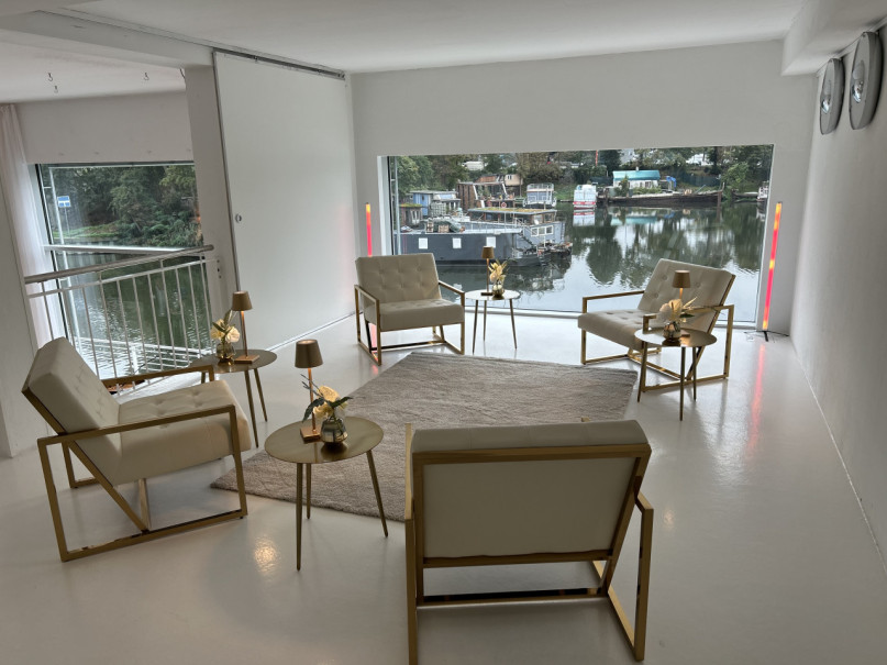 pluche74 water front studios 7(1)