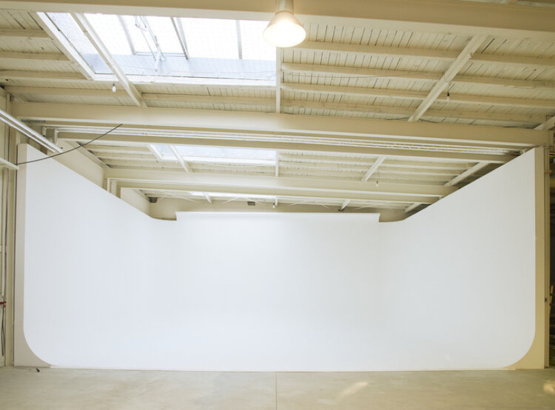 plush74 white industrial photo studio 2