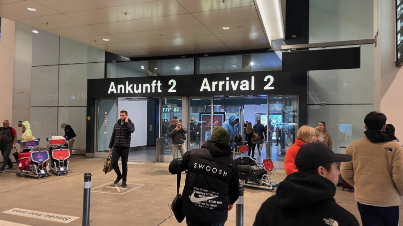 plush74 zurich airport arrivals 2 1