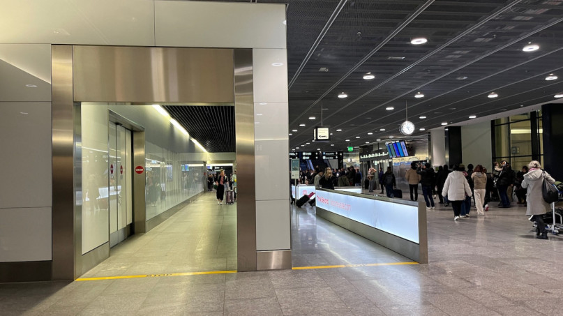 plush74 zurich airport arrivals 2 6
