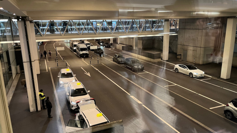 plush74 zurich airport arrivals 2 7