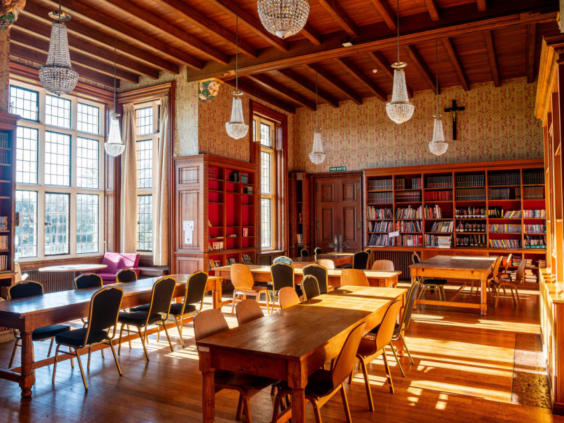 biblioteca de la escuela st edwards 10