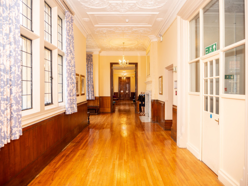 escuela st edwards middle corridor32