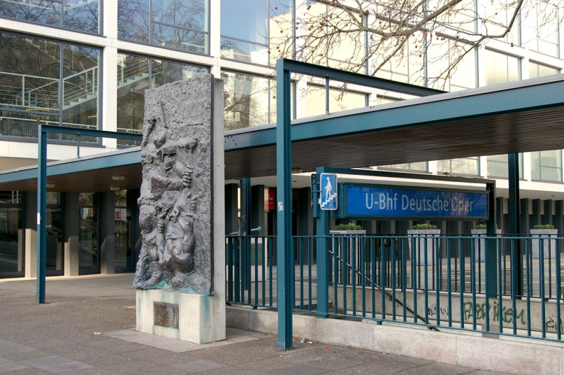 u bahnhof deutsche oper 10