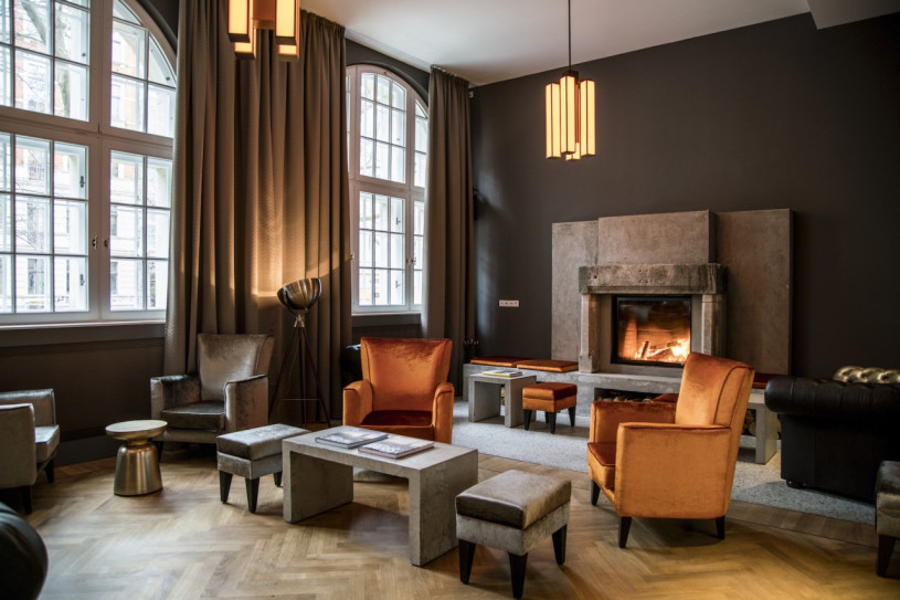 01 berlinlocationplush745