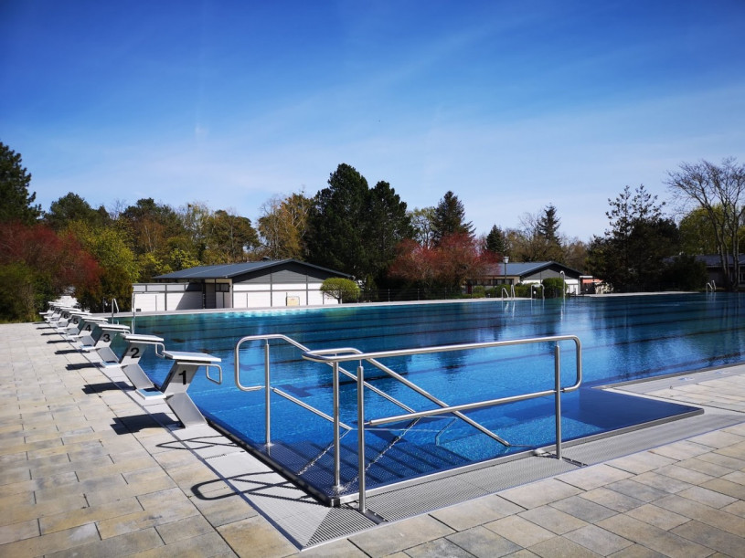 berlinlocationplush745jpeg12