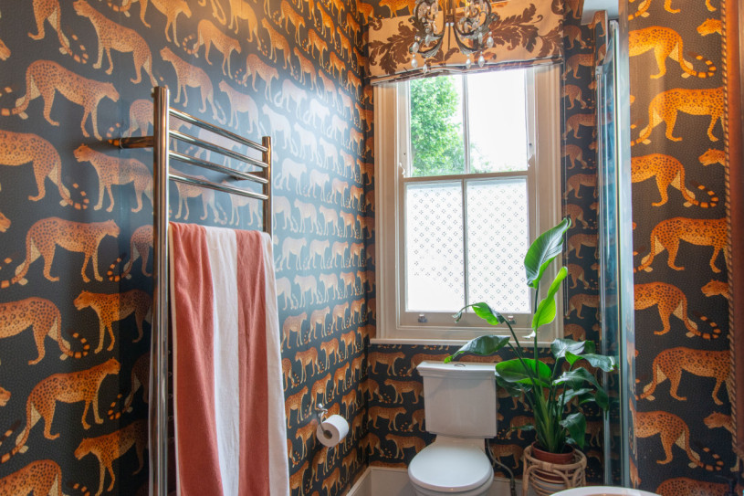 hh bathroom 2 wallpaper