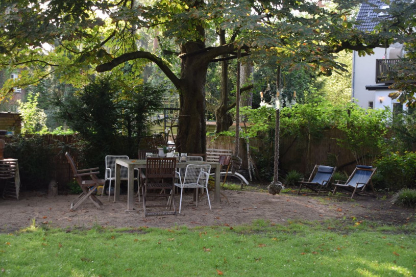 landhausvilla mit garten und baumbestand 6