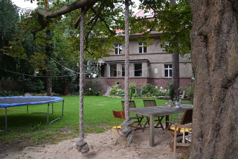 landhausvilla mit garten und baumbestand 7
