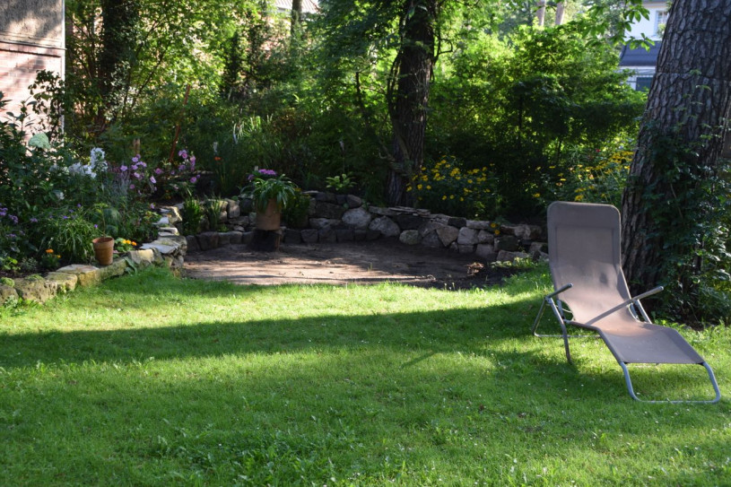 landhausvilla mit garten und baumbestand 8