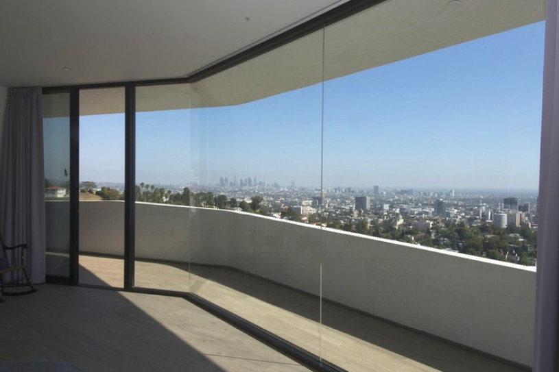 plus74 white vila usa la hollywood location10