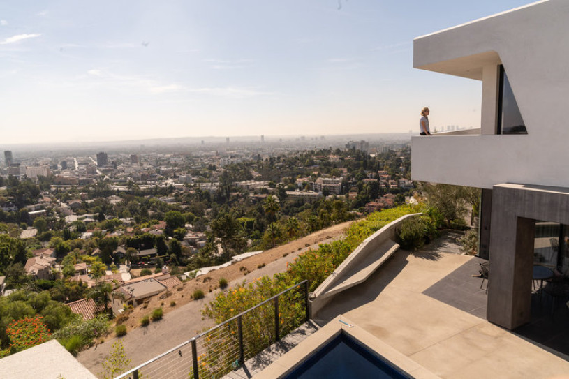 plus74 white vila usa la hollywood location2