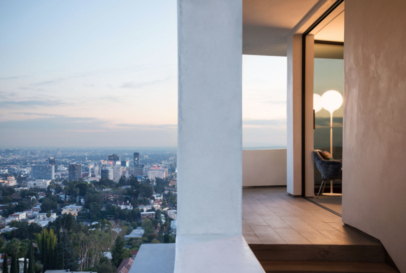 plus74 white vila usa la hollywood location45