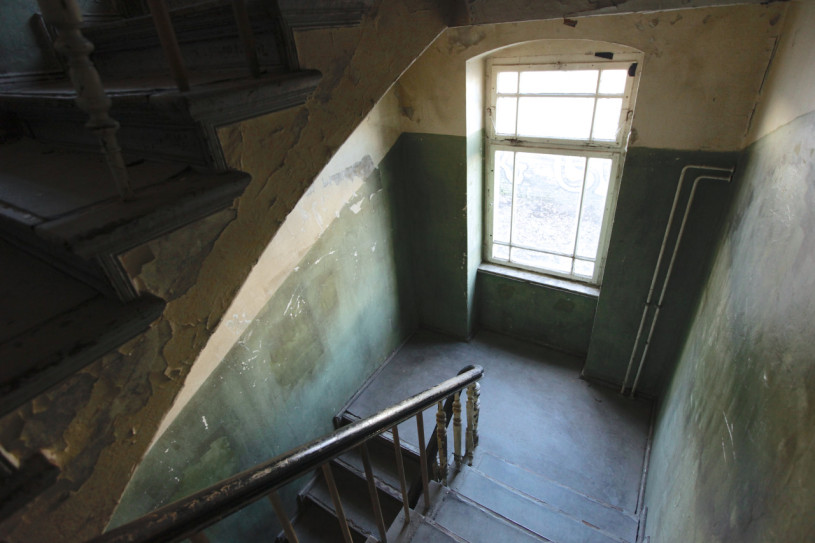 plush74 abandoned staircase 10 (1)