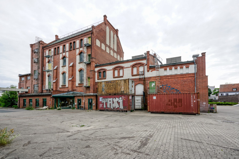 pluche74 berlijn pakhuis industrieel galerie kunst locatie film foto evenement scout 6