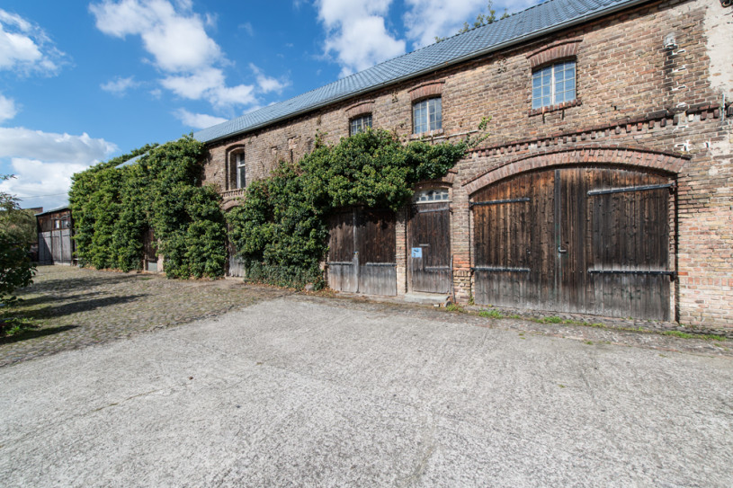 plush74 berlinarea germany melhof farm remise shooting event00017