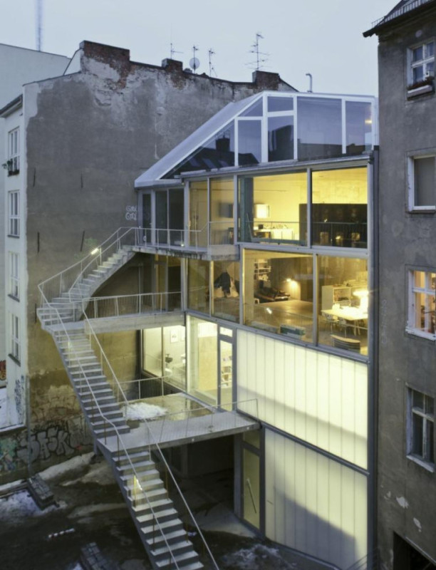 peluche74 spazio sanitario brutalista berlino 1