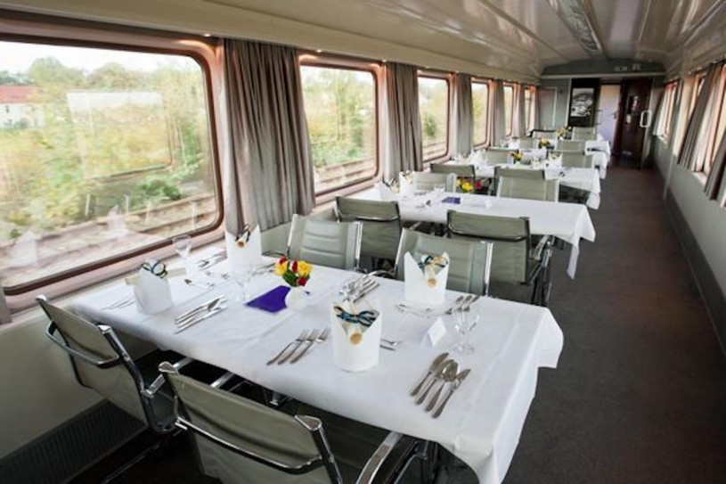 plush74 business restaurant train wagon 1