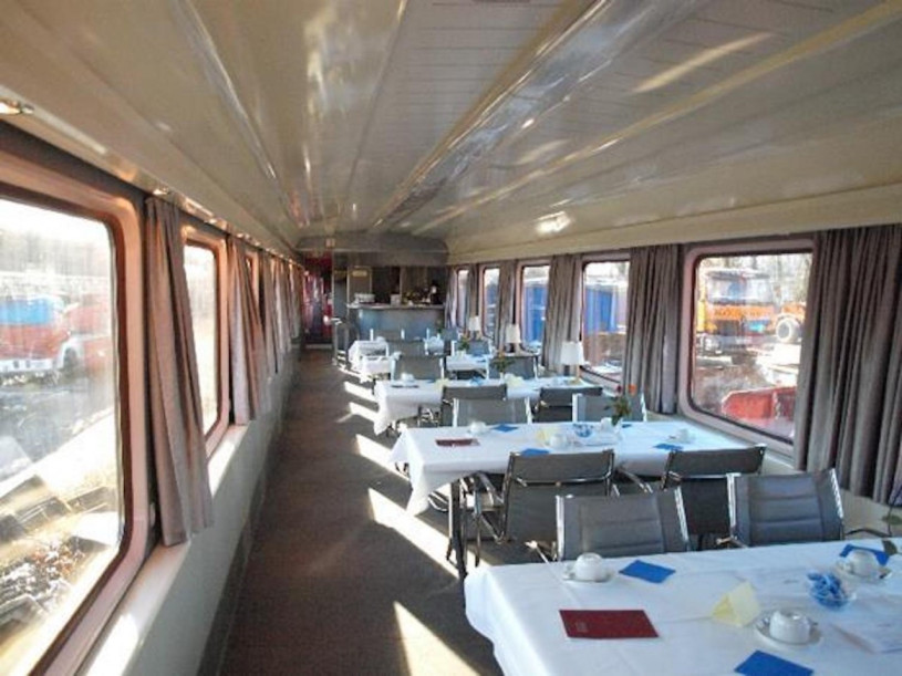 plush74 business restaurant train wagon 2