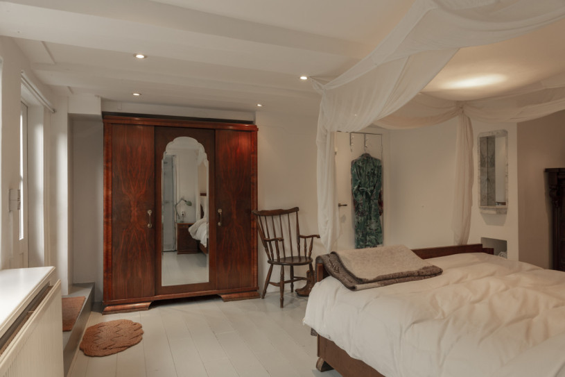 plush74 classic canal house location amsterdam 20