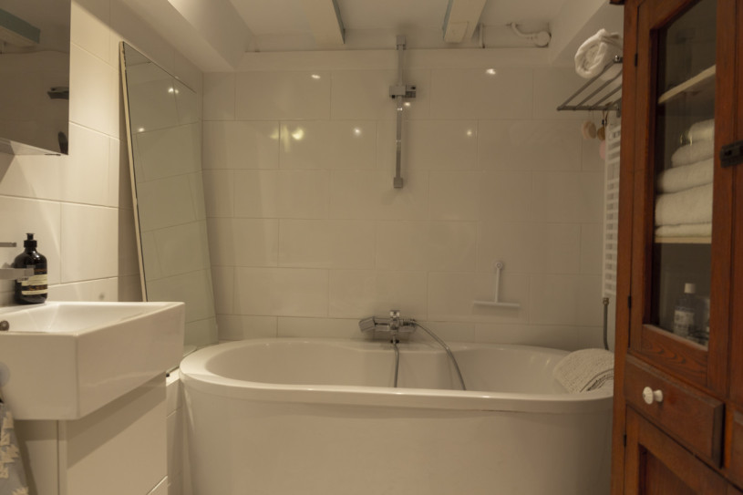 plush74 classic canal house location amsterdam 22