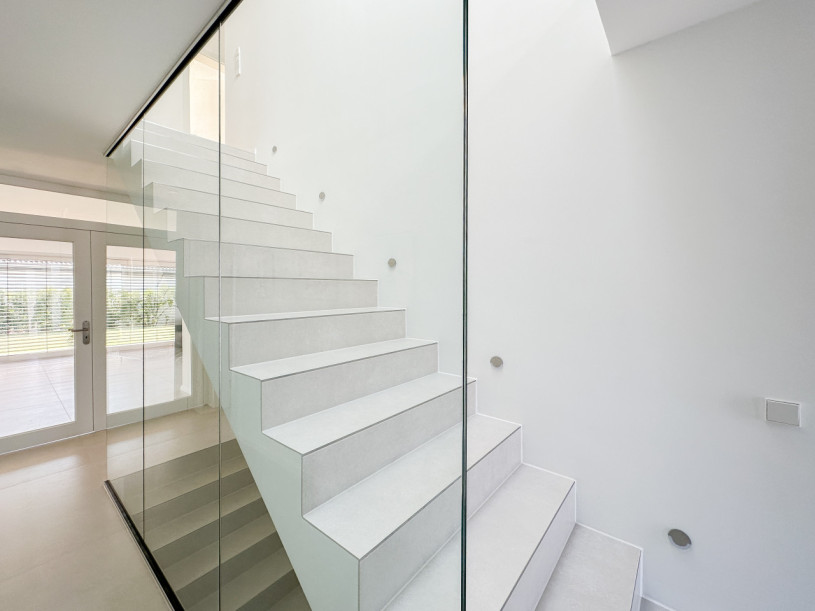 plush74 sauberes weißes Haus 1