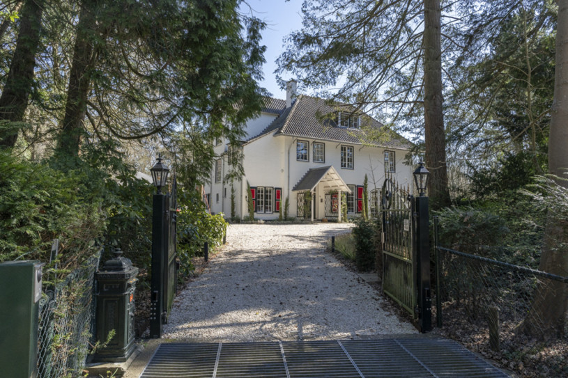 plush74 bunte Familienvilla overveen 126