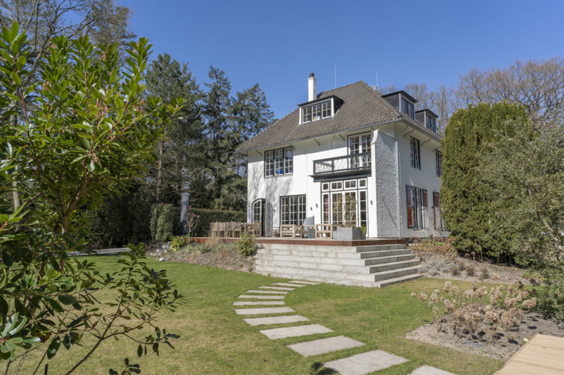 plush74 bunte Familienvilla overveen 99