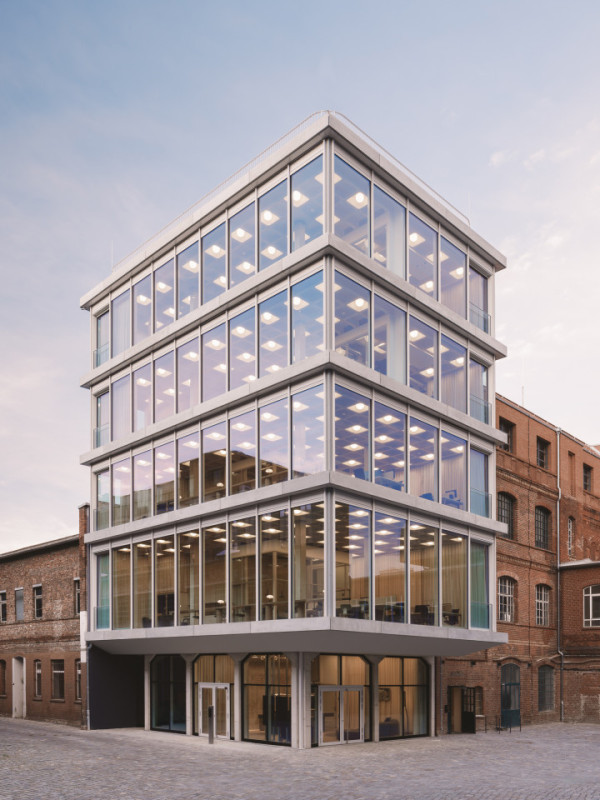 plush74 contemporary glass building on the spree 1(1)