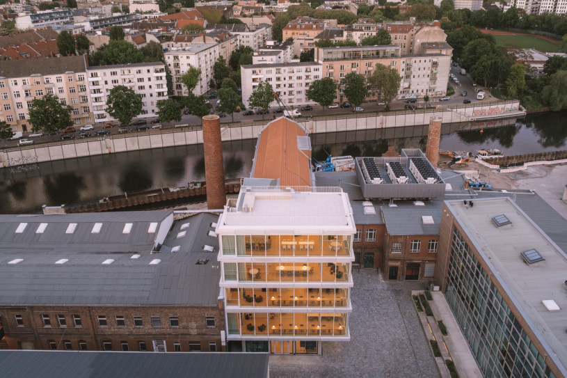 plush74 contemporary glass building on the spree 18(1)
