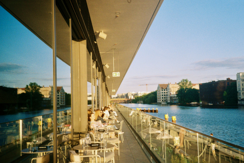 plush74 designer riverside listening bar 6