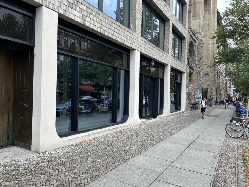 plush74 empty store space berlin mitte 7