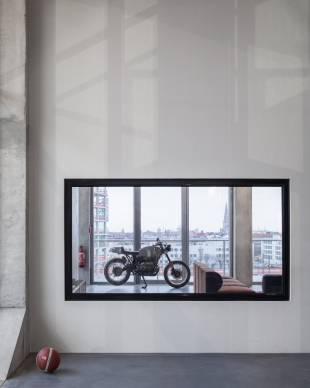 plush74 film foto evento location germania munich rooftop cucina sport suite 16