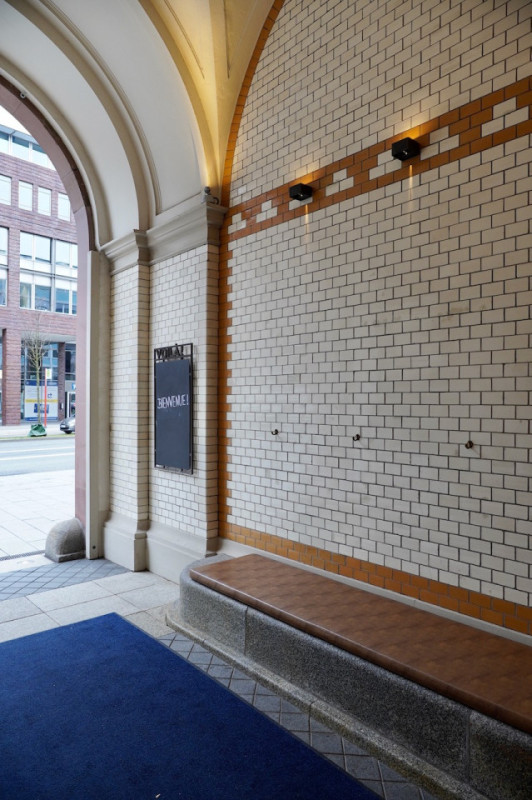 pluche74 film foto evenement locatie hamburg duitsland straten treppenhof4