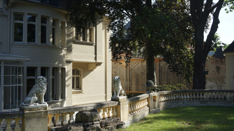 plush74 film photo shooting location scouting berlin area potsdam villa luxury garden historic31