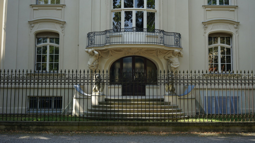 plush74 film photo shooting location scouting berlin area potsdam villa luxury garden historic92